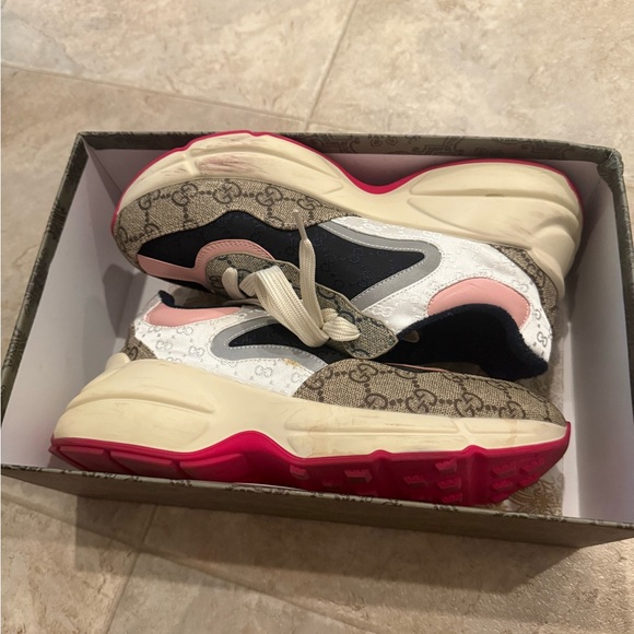 Gucci Beige and Pink Monogram Sneakers - Picture 5 of 6